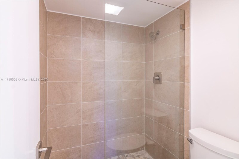 Building Photo - 100 Bayview Dr