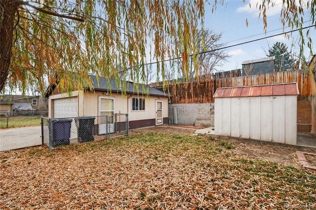 Building Photo - 225 S Yates St