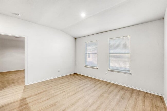 Building Photo - 411 Masonwood Dr