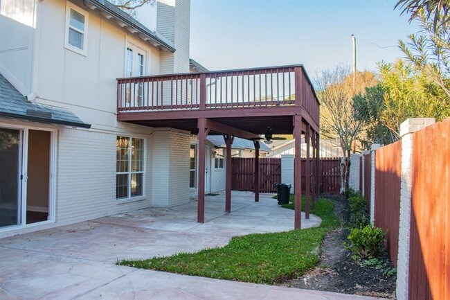 Building Photo - 10602 Riverview Dr