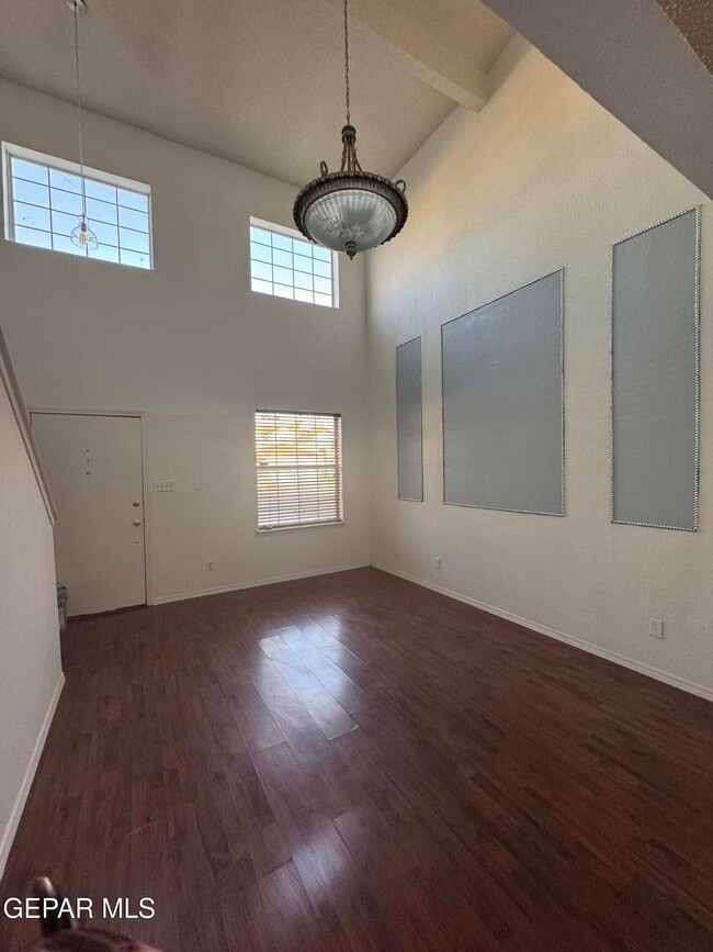 Building Photo - 3033 Tierra Humeda Dr