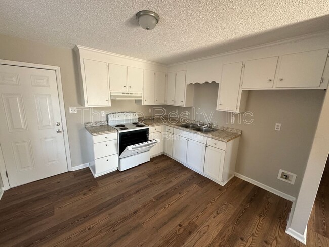 Building Photo - 1552 Fountain St