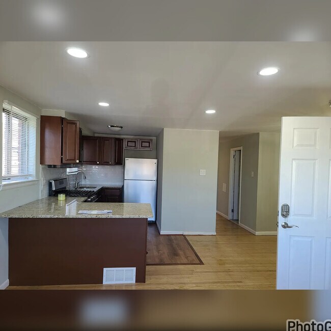 Primary Photo - 3326 Primrose Rd