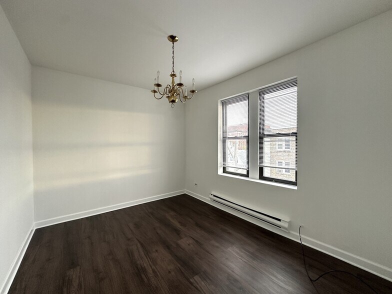 Building Photo - 3627 W Dickens Ave