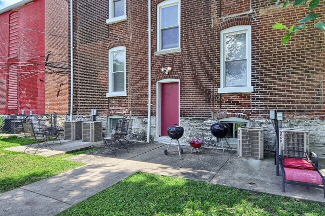 Building Photo - Showtime in Tower Grove South