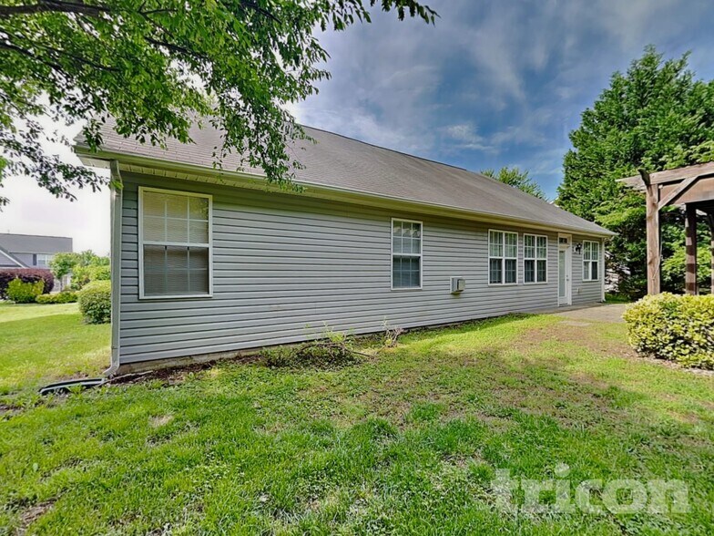 Building Photo - 3058 Clover Rd NW