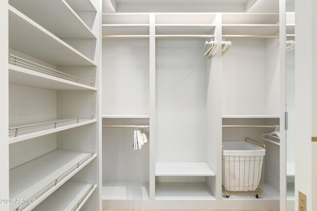 Building Photo - 6587 N Palmeraie Blvd