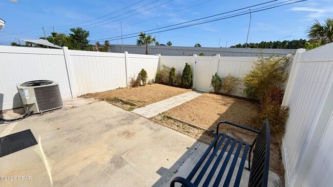 Building Photo - 7520 Shadow Lake Dr