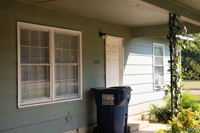 Building Photo - 3227 Clopton St SW