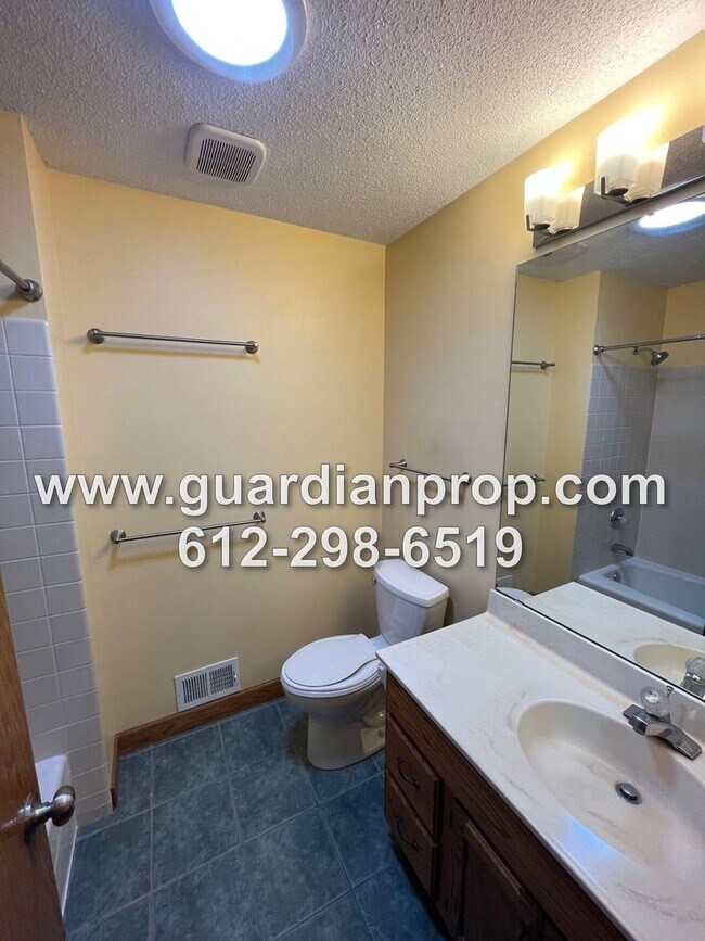 Building Photo - 2820 Blue Ridge Dr
