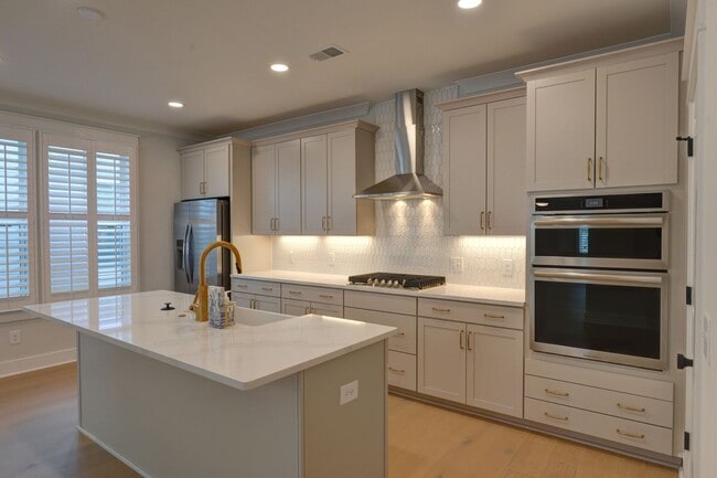 Building Photo - 4 Bedroom 3.5 Bath House in Twin Lakes - Johns Island