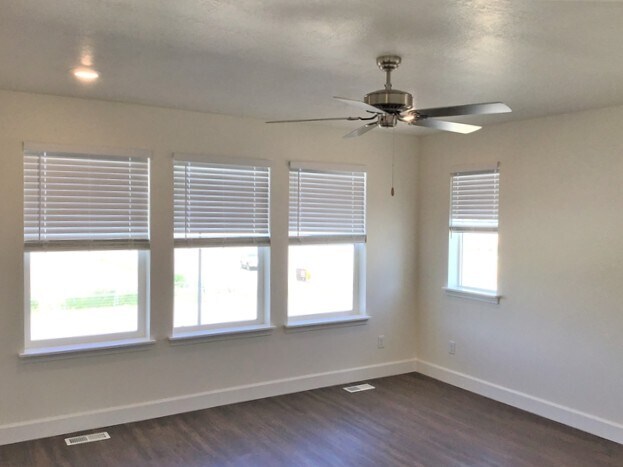 Building Photo - 1218 Peterson Ln