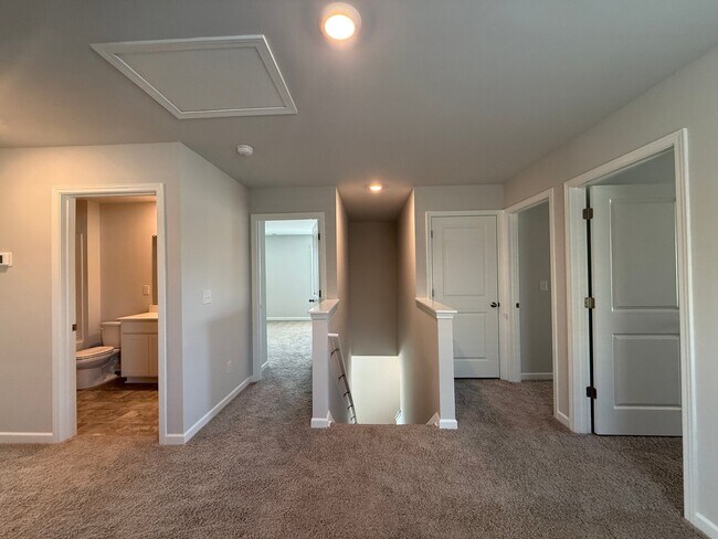 Building Photo - 4919 Sandringham Ln