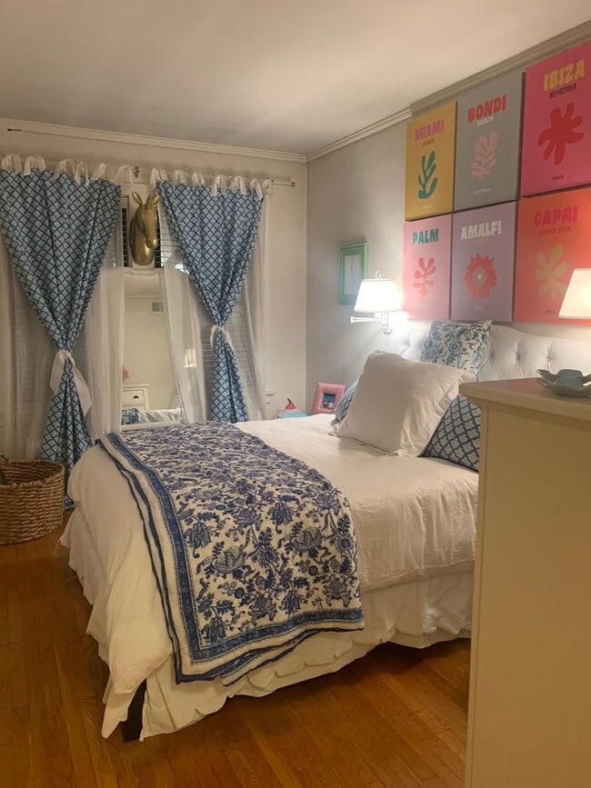 Building Photo - Introducing a charming 3-bedroom, 2-bathroom townhouse located in the heart of Shadyside