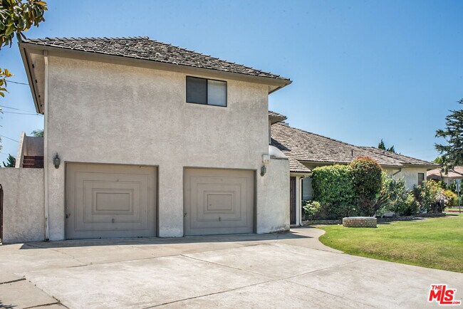 Building Photo - 8300 Regis Way