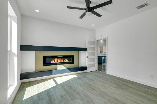 Building Photo - 12564 Memorial Dr