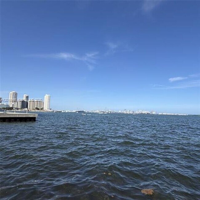 Building Photo - 1408 Brickell Bay Dr