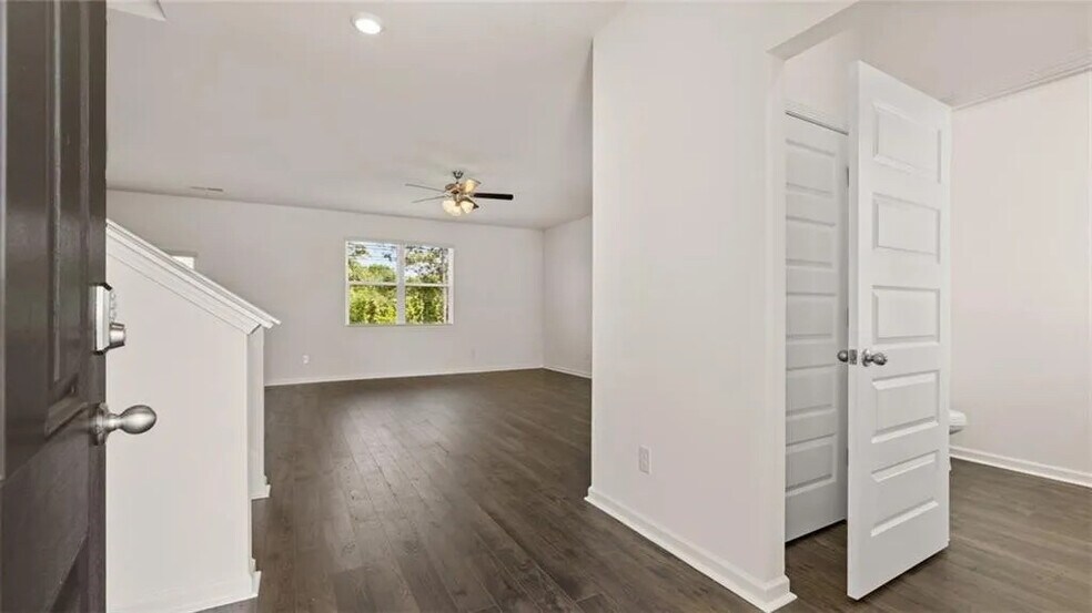 Building Photo - Room in Single Family Home on Aster Ave