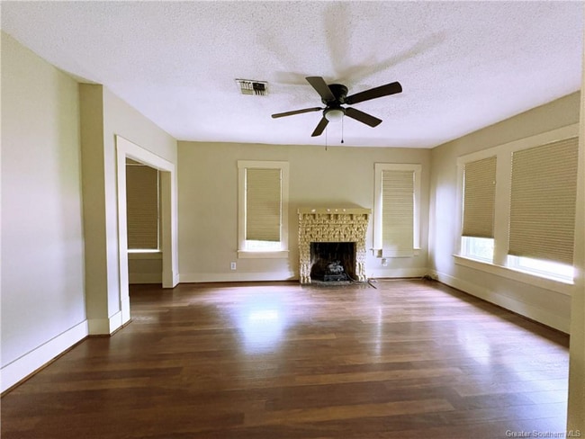 Building Photo - 512 11th St