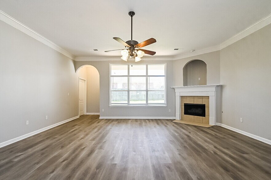 Building Photo - 6157 Braybourne Main