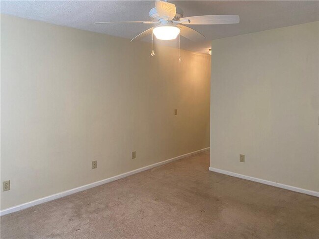 Building Photo - 114 Spring Creek Ct