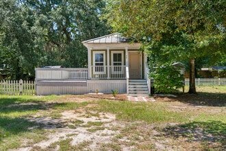 Building Photo - 40 Horseshoe Ln