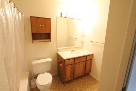Bathroom - 1542 Governors Blvd