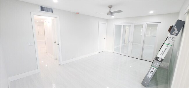 Building Photo - 343 Normandy Ln