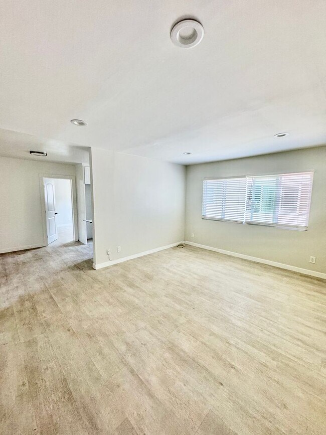 Interior Photo - 1549 W 224th St