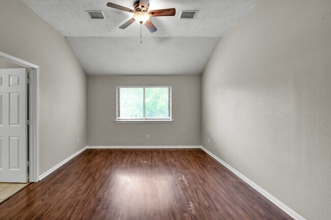 Building Photo - 319 Cape Conroe Dr