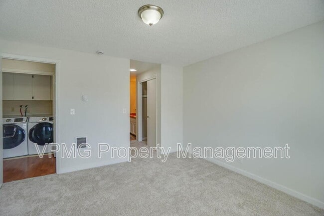 Building Photo - 605 SE 121st Ave