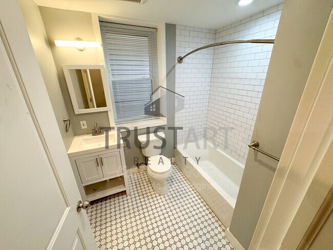 Building Photo - 1712 N Marshall St