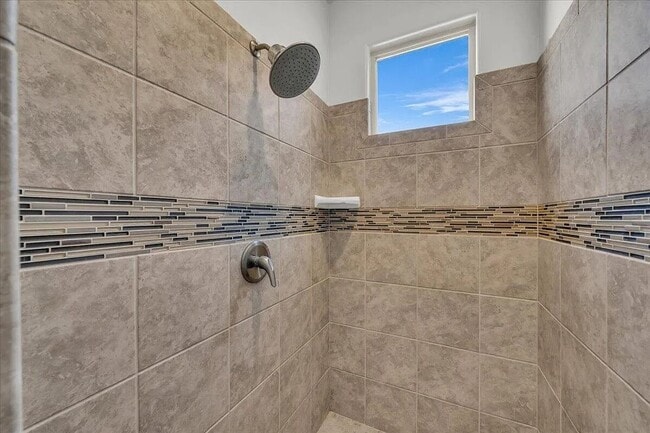 Building Photo - Coral Canyon Living! 3 Bedroom Home with C...