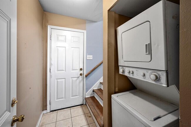 Building Photo - 3444 Blodgett St