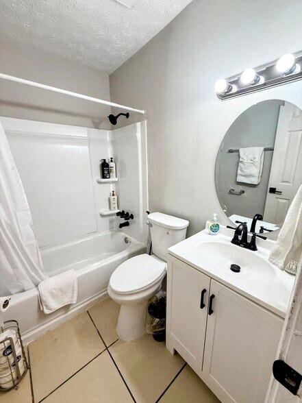 Building Photo - 5405 Glen Haven Dr