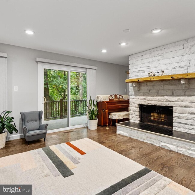 Building Photo - 3704 Oak Hill Way