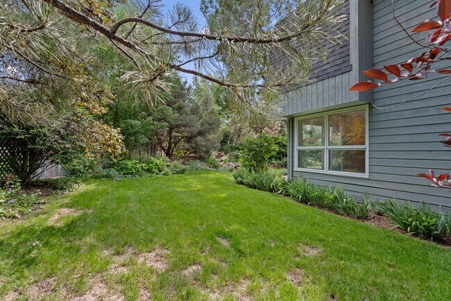 Building Photo - 4 Bedroom, 2.5 Bathroom in Lakeside Terrac...