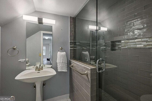 Building Photo - 7379 N Mitchell Ct