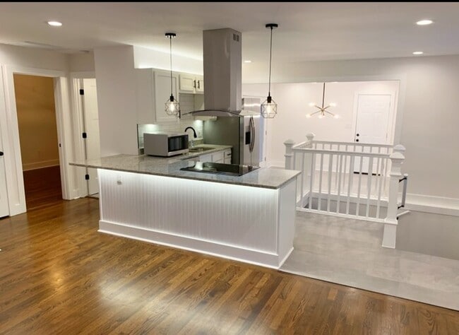 Building Photo - 1916 E 65th St