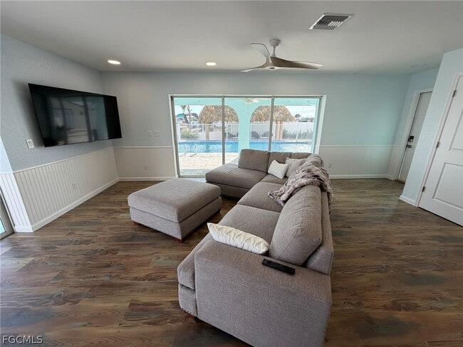 Building Photo - 4743 Pine Island Rd