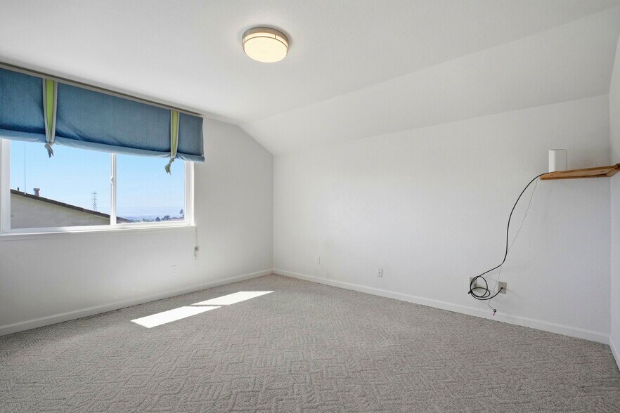 Building Photo - 6001 Castlebrook Dr