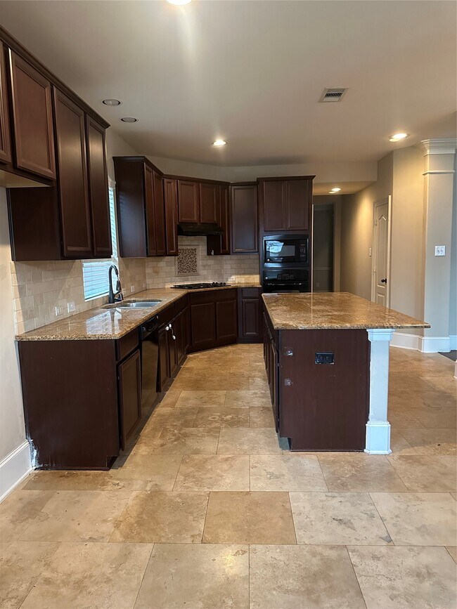 Building Photo - 13915 Sawmill Run Ln