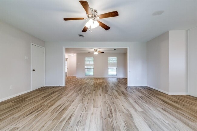 Building Photo - 8915 Bintliff Dr