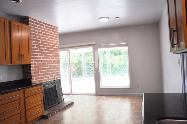 Building Photo - 6568 Flanders Dr