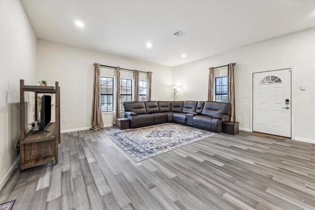Building Photo - 24727 Saddlespur Ln
