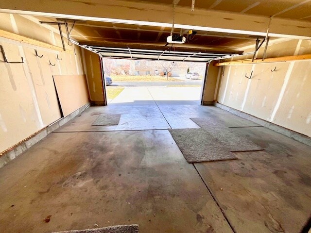 Building Photo - 2048 N Boysenberry Dr