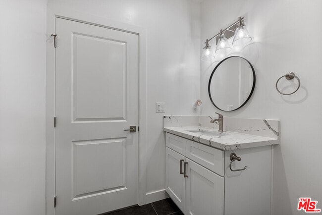 Building Photo - 9109 N Nilo Ln