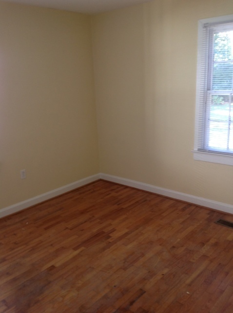 Building Photo - 3 Bed 2 Bath in East Point!