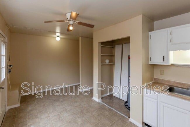 Building Photo - 908 Anvil Rd