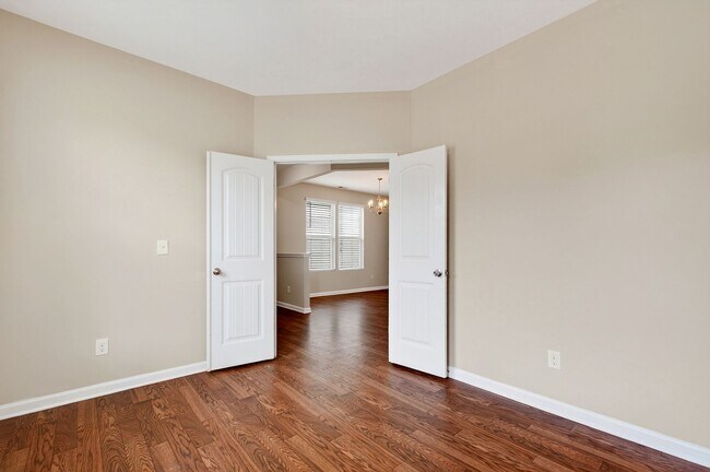 Building Photo - 4490 Middletown Dr